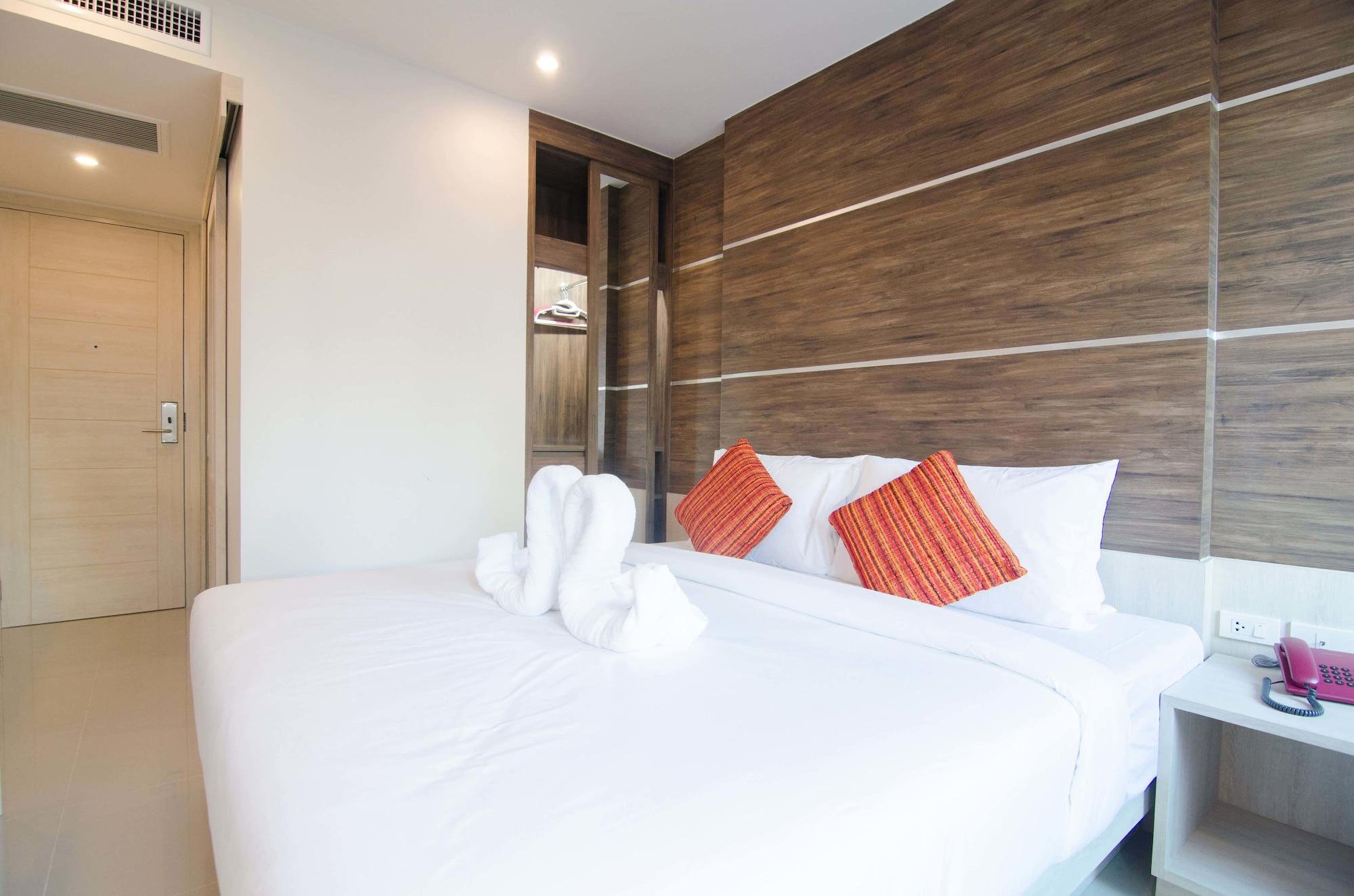 Centro One Bangla Hotel Patong Exterior photo