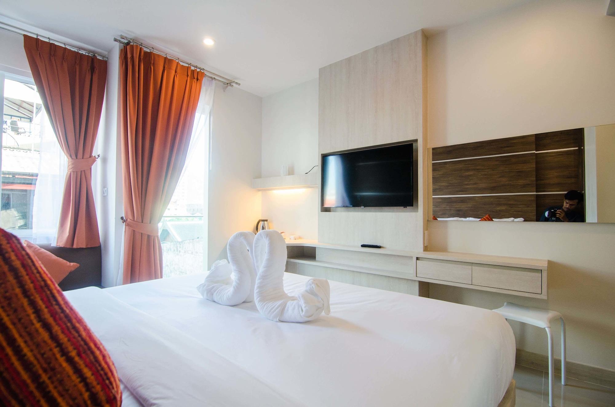 Centro One Bangla Hotel Patong Exterior photo